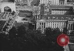 Standbild amerikanische Soldaten Parade in Paris nach Ersten Weltkrieg  Paris Frankreich, 1919, aus Sekunde 23 historischem Filmmaterial Videoclip 65675051031
