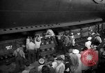Standbild Einleitung der SS Seawolf SS-197 Kittery Maine USA, 1939, aus Sekunde 10 historischem Filmmaterial Videoclip 65675051085
