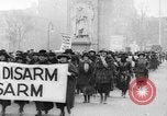 Standbild Pazifistische Frauen Abrüstung Parade Washington DC USA, 1921, aus Sekunde 4 historischem Filmmaterial Videoclip 65675051089