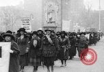 Standbild Pazifistische Frauen Abrüstung Parade Washington DC USA, 1921, aus Sekunde 6 historischem Filmmaterial Videoclip 65675051089