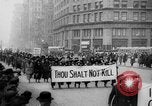 Standbild Pazifistische Frauen Abrüstung Parade Washington DC USA, 1921, aus Sekunde 20 historischem Filmmaterial Videoclip 65675051089