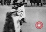 Standbild Pazifistische Frauen Abrüstung Parade Washington DC USA, 1921, aus Sekunde 24 historischem Filmmaterial Videoclip 65675051089