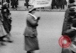 Standbild Pazifistische Frauen Abrüstung Parade Washington DC USA, 1921, aus Sekunde 26 historischem Filmmaterial Videoclip 65675051089