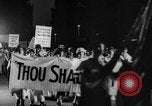 Standbild Anti-kriegs-Demonstranten Unterstützung der Abrüstung United States USA, 1921, aus Sekunde 24 historischem Filmmaterial Videoclip 65675051090