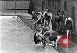Image nageurs San Antonio Texas USA, 1928, de la seconde 7 séquences d'archives historiques vidéo 65675051159
