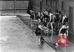 Image nageurs San Antonio Texas USA, 1928, de la seconde 8 séquences d'archives historiques vidéo 65675051159