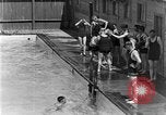 Image nageurs San Antonio Texas USA, 1928, de la seconde 20 séquences d'archives historiques vidéo 65675051159