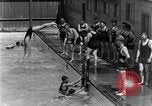 Image nageurs San Antonio Texas USA, 1928, de la seconde 24 séquences d'archives historiques vidéo 65675051159