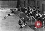 Image nageurs San Antonio Texas USA, 1928, de la seconde 26 séquences d'archives historiques vidéo 65675051159