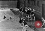 Image nageurs San Antonio Texas USA, 1928, de la seconde 38 séquences d'archives historiques vidéo 65675051159