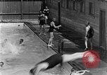 Image nageurs San Antonio Texas USA, 1928, de la seconde 43 séquences d'archives historiques vidéo 65675051159