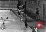 Image nageurs San Antonio Texas USA, 1928, de la seconde 44 séquences d'archives historiques vidéo 65675051159