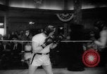 Standbild Johansson und Patterson Zug für den Boxsport rematch United States USA, 1960, aus Sekunde 28 historischem Filmmaterial Videoclip 65675051184