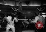 Standbild Johansson und Patterson Zug für den Boxsport rematch United States USA, 1960, aus Sekunde 29 historischem Filmmaterial Videoclip 65675051184