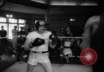 Standbild Johansson und Patterson Zug für den Boxsport rematch United States USA, 1960, aus Sekunde 34 historischem Filmmaterial Videoclip 65675051184