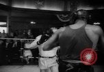 Standbild Johansson und Patterson Zug für den Boxsport rematch United States USA, 1960, aus Sekunde 35 historischem Filmmaterial Videoclip 65675051184
