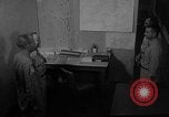 Standbild briefing Pilot United States USA, 1962, aus Sekunde 3 historischem Filmmaterial Videoclip 65675051204