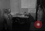 Standbild briefing Pilot United States USA, 1962, aus Sekunde 4 historischem Filmmaterial Videoclip 65675051204