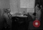 Standbild briefing Pilot United States USA, 1962, aus Sekunde 5 historischem Filmmaterial Videoclip 65675051204