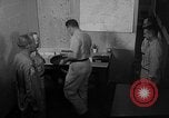 Standbild briefing Pilot United States USA, 1962, aus Sekunde 7 historischem Filmmaterial Videoclip 65675051204