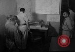 Standbild briefing Pilot United States USA, 1962, aus Sekunde 8 historischem Filmmaterial Videoclip 65675051204
