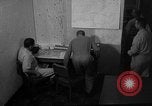 Standbild briefing Pilot United States USA, 1962, aus Sekunde 13 historischem Filmmaterial Videoclip 65675051204