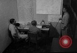 Standbild briefing Pilot United States USA, 1962, aus Sekunde 16 historischem Filmmaterial Videoclip 65675051204