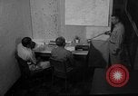 Standbild briefing Pilot United States USA, 1962, aus Sekunde 18 historischem Filmmaterial Videoclip 65675051204