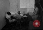 Standbild briefing Pilot United States USA, 1962, aus Sekunde 21 historischem Filmmaterial Videoclip 65675051204