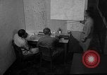 Standbild briefing Pilot United States USA, 1962, aus Sekunde 22 historischem Filmmaterial Videoclip 65675051204