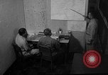 Standbild briefing Pilot United States USA, 1962, aus Sekunde 23 historischem Filmmaterial Videoclip 65675051204