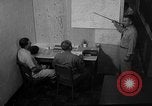 Standbild briefing Pilot United States USA, 1962, aus Sekunde 28 historischem Filmmaterial Videoclip 65675051204