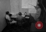 Standbild briefing Pilot United States USA, 1962, aus Sekunde 29 historischem Filmmaterial Videoclip 65675051204