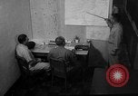 Standbild briefing Pilot United States USA, 1962, aus Sekunde 30 historischem Filmmaterial Videoclip 65675051204