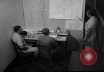 Standbild briefing Pilot United States USA, 1962, aus Sekunde 47 historischem Filmmaterial Videoclip 65675051204