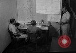 Standbild briefing Pilot United States USA, 1962, aus Sekunde 49 historischem Filmmaterial Videoclip 65675051204