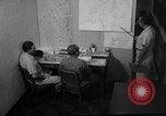 Standbild briefing Pilot United States USA, 1962, aus Sekunde 54 historischem Filmmaterial Videoclip 65675051204