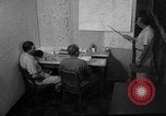 Standbild briefing Pilot United States USA, 1962, aus Sekunde 56 historischem Filmmaterial Videoclip 65675051204