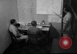 Standbild briefing Pilot United States USA, 1962, aus Sekunde 58 historischem Filmmaterial Videoclip 65675051204
