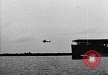 Image premier décollage et atterrissage d'abord sur l'USS Langley (CV-1) Virginia United States USA, 1922, de la seconde 20 séquences d'archives historiques vidéo 65675051264