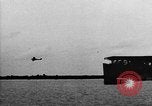 Image premier décollage et atterrissage d'abord sur l'USS Langley (CV-1) Virginia United States USA, 1922, de la seconde 21 séquences d'archives historiques vidéo 65675051264