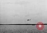 Image premier décollage et atterrissage d'abord sur l'USS Langley (CV-1) Virginia United States USA, 1922, de la seconde 25 séquences d'archives historiques vidéo 65675051264