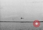 Image premier décollage et atterrissage d'abord sur l'USS Langley (CV-1) Virginia United States USA, 1922, de la seconde 28 séquences d'archives historiques vidéo 65675051264