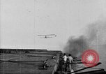 Image premier décollage et atterrissage d'abord sur l'USS Langley (CV-1) Virginia United States USA, 1922, de la seconde 53 séquences d'archives historiques vidéo 65675051264