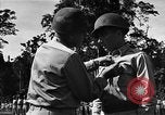 Immagine di Il maggiore generale O W Griswold Bougainville nelle Isole Salomone, 1944, secondo 36 filmato di repertorio 65675051302