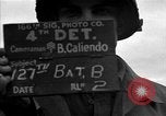 Standbild USA 127 Field Artillery Regiment Haubitzen feuern Saint Lo Frankreich, 1944, aus Sekunde 3 historischem Filmmaterial Videoclip 65675051311