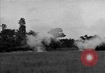 Standbild USA 127 Field Artillery Regiment Haubitzen feuern Saint Lo Frankreich, 1944, aus Sekunde 7 historischem Filmmaterial Videoclip 65675051311