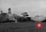 Standbild USA 127 Field Artillery Regiment Haubitzen feuern Saint Lo Frankreich, 1944, aus Sekunde 9 historischem Filmmaterial Videoclip 65675051311
