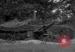 Standbild USA 127 Field Artillery Regiment Haubitzen feuern Saint Lo Frankreich, 1944, aus Sekunde 10 historischem Filmmaterial Videoclip 65675051311