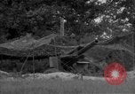 Standbild USA 127 Field Artillery Regiment Haubitzen feuern Saint Lo Frankreich, 1944, aus Sekunde 11 historischem Filmmaterial Videoclip 65675051311